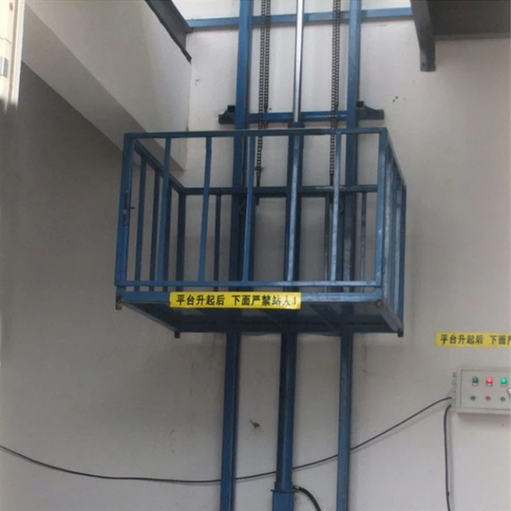 Elevator for warehouse